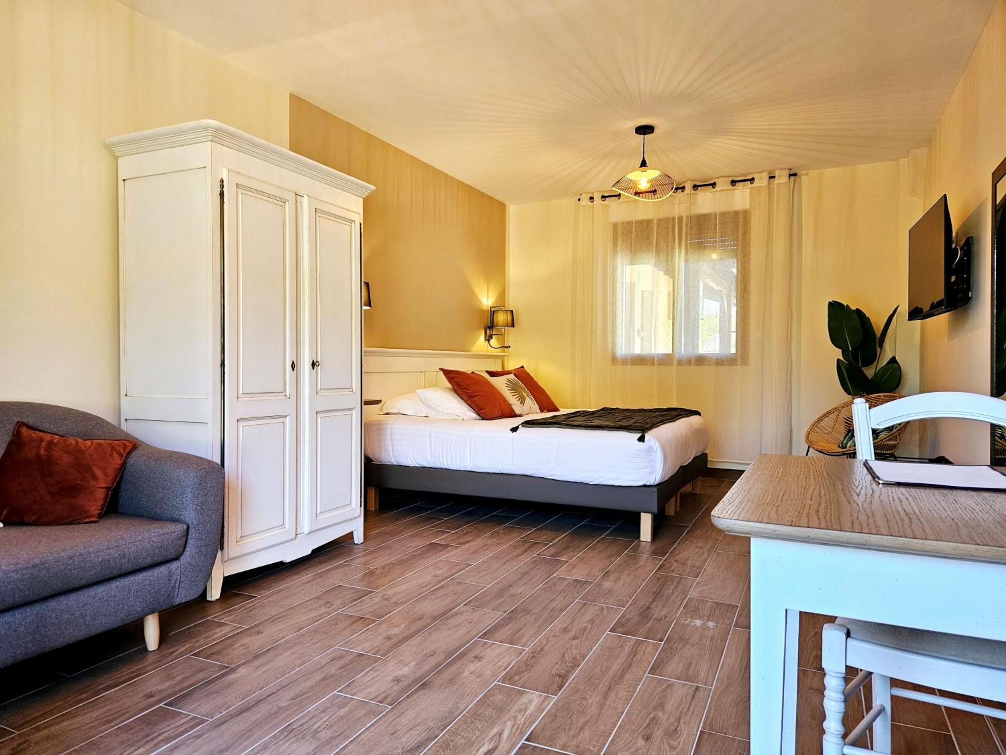 Domaine De La Rhonie Hotel Meyrals Екстериор снимка